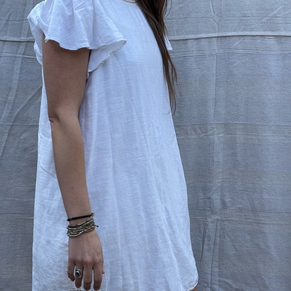 Short White Dress with Embroidered Detail - Picture 4 of 6